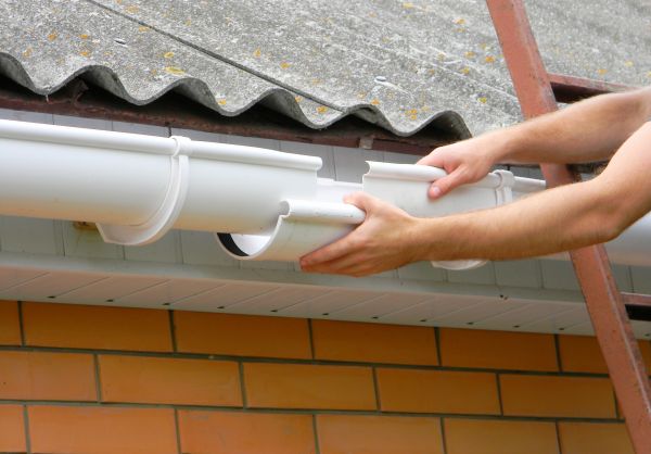 Gutter Hanging in Pawleys Island